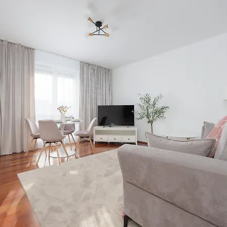 Elegant With Parking Close To Metro Station By Renters Apartment *