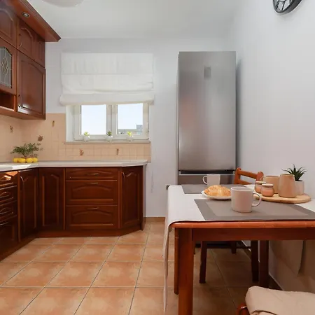 Apartment Elegant With Parking Close To Metro Station By Renters Warsaw