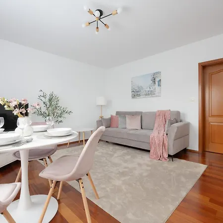 Elegant With Parking Close To Metro Station By Renters