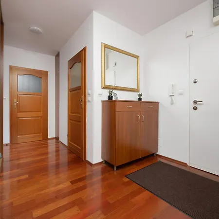 Apartment Elegant With Parking Close To Metro Station By Renters