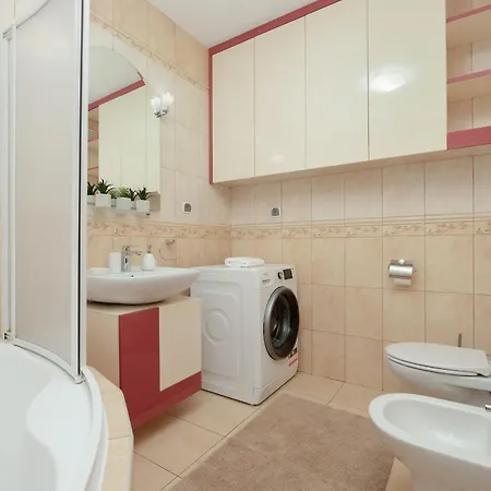 Apartment Elegant With Parking Close To Metro Station By Renters Warsaw