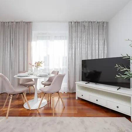 Elegant With Parking Close To Metro Station By Renters Warsaw