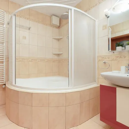 Apartment Elegant With Parking Close To Metro Station By Renters
